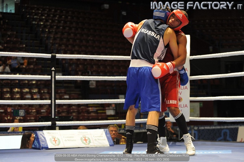 2009-09-05 AIBA World Boxing Championship 1612 - 75kg - Rey Recio CUB - Artem Chebotarev RUS.jpg